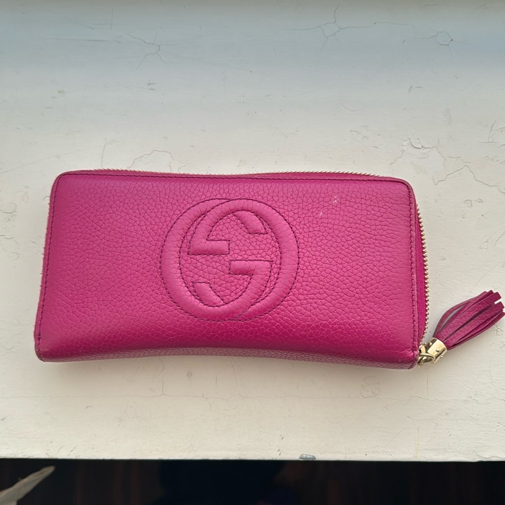 Authentic vintage Gucci wallet
